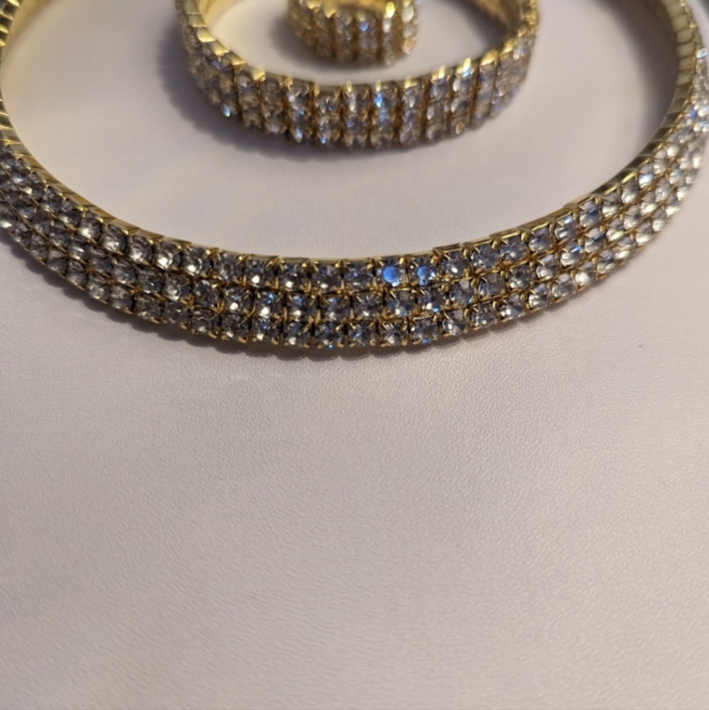 Gorgeous Jewelry Set - Picture 4 of 4